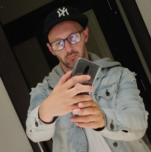 Meet your Posher, Andrew - Picture 1 of 2